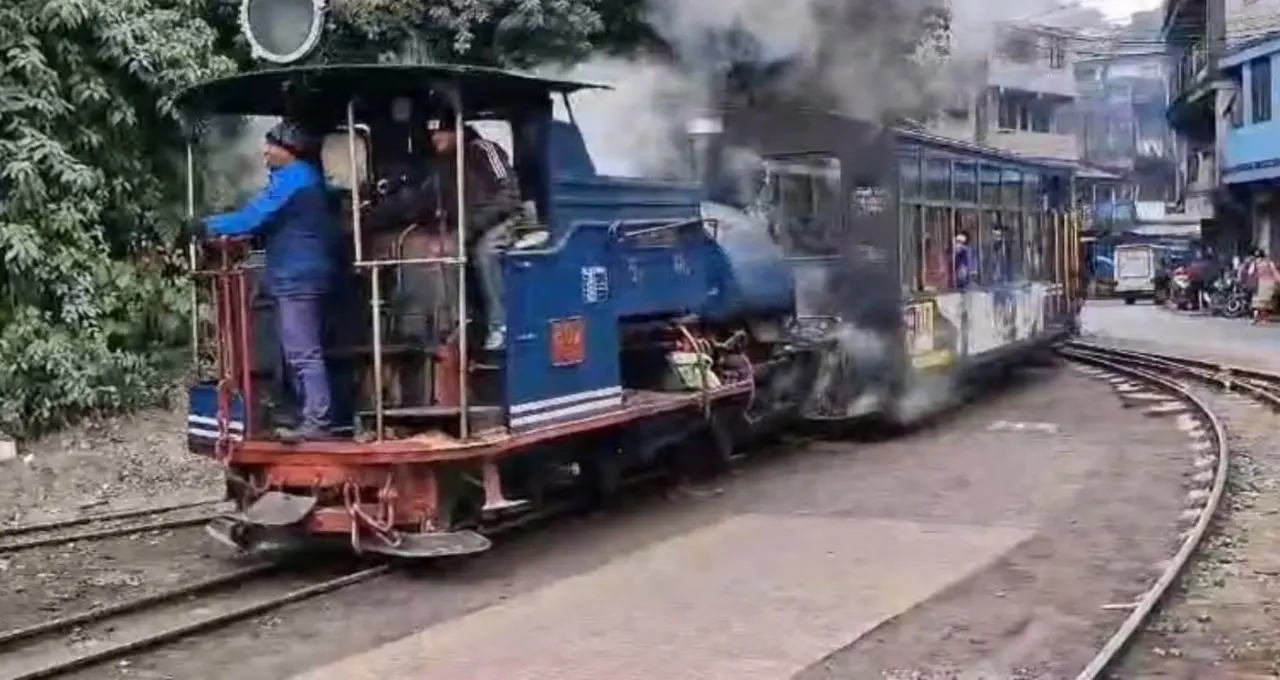 darjeeling-toy-train-puja-season-12000-passengers-21-days-revenue