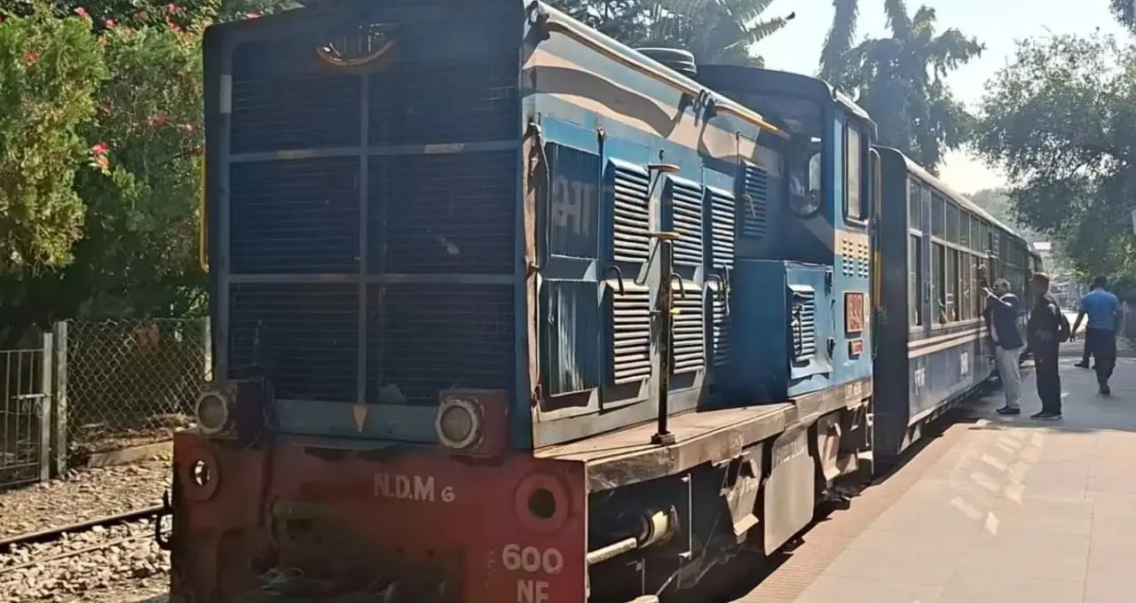 darjeeling-toy-train-puja-season-12000-passengers-21-days-revenue