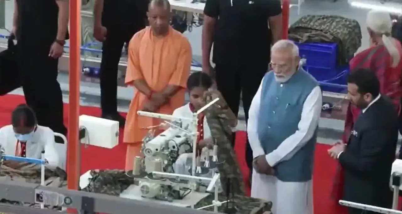 पीएम मोदी ने वाराणसी में 150 करोड़ की गारमेंट फैक्ट्री का किया उद्घाटन, युवाओं-महिलाओं को मिलेगा रोजगार