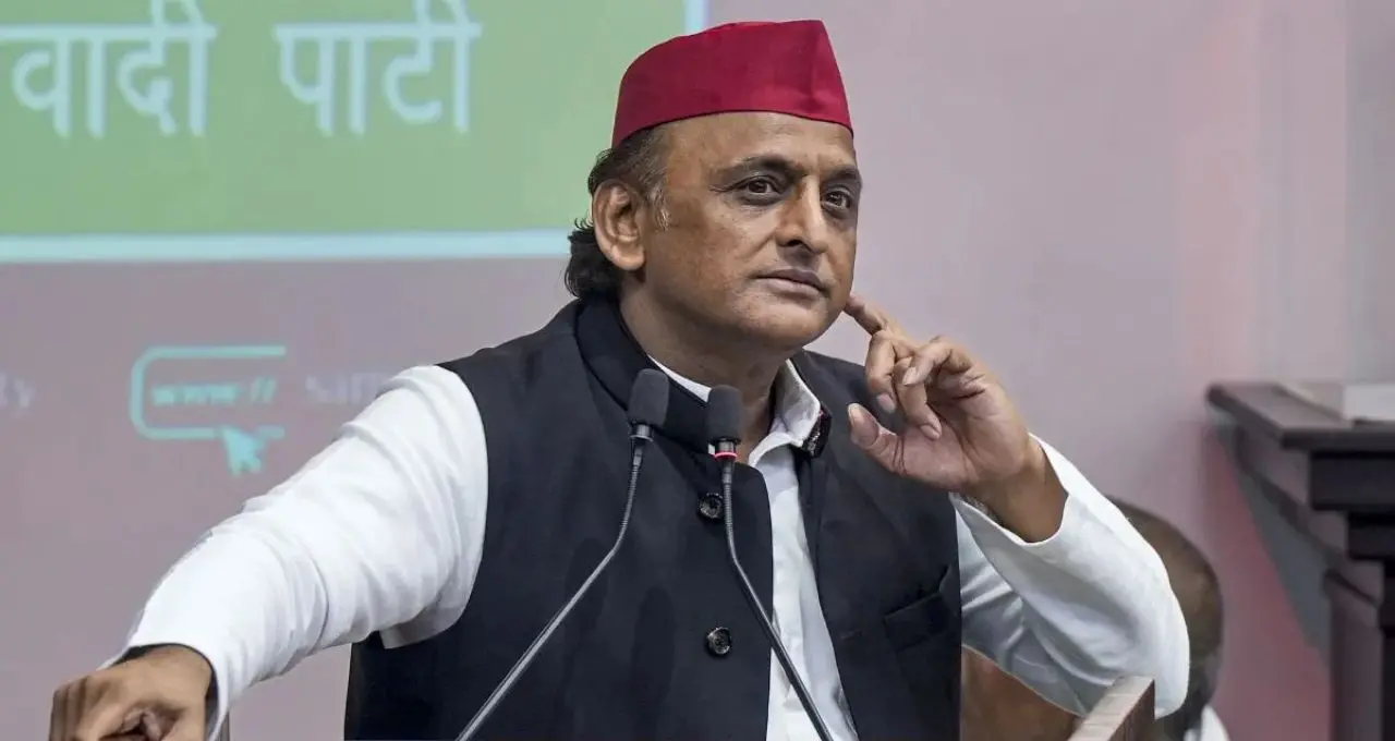 Akhilesh Yadav: वोटर लिस्ट में गड़बड़ी पर अखिलेश यादव ने उठाए सवाल, चुनाव आयोग को आधार और बायोमेट्रिक इस्तेमाल करने की सलाह