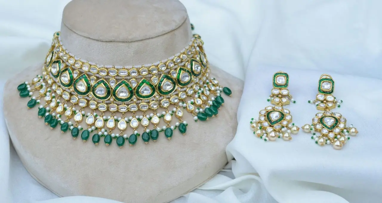 Diwali Gold Shopping: সোনার দাম আকাশছোঁয়া, দীপাবলিতে ভারী গয়নার বদলে কোন ডিজাইনে ঝুঁকছেন ক্রেতারা? জানুন নতুন ট্রেন্ড