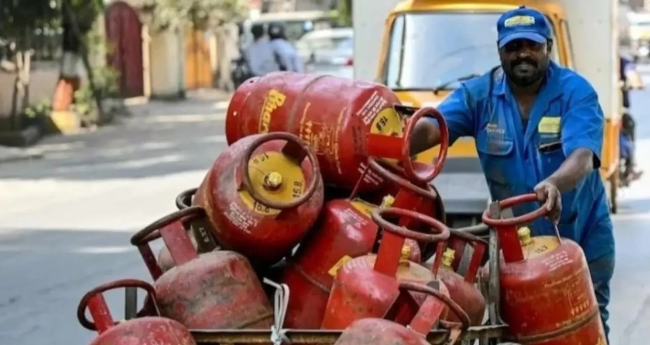 1 नवंबर से लागू होंगे GST के नए नियम: जानें पेंशन, ITR डेडलाइन, LPG और FD पर भी जरूरी अपडेट