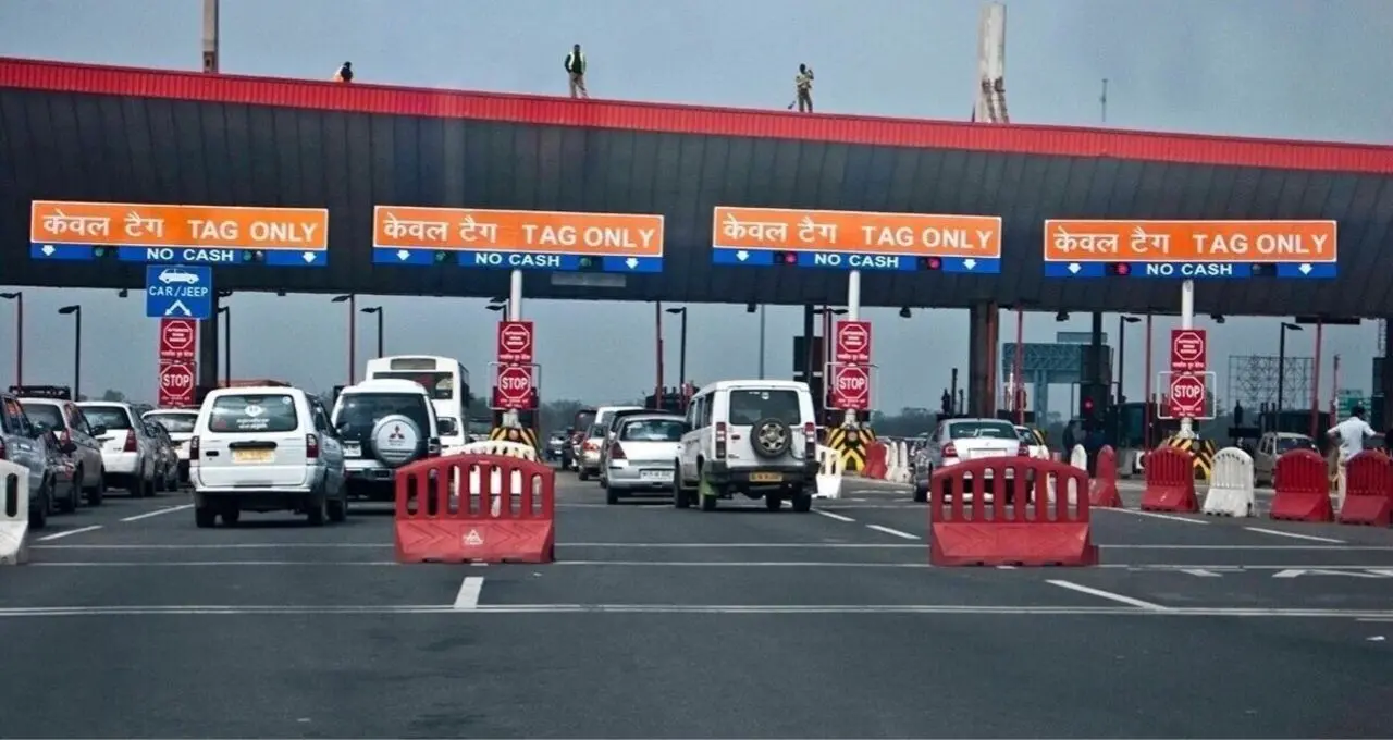Toll Plaza New Rules: 1 नवंबर से मिलेगा ₹1500 में सालाना टोल पास, जानें किन वाहन मालिकों को होगा फायदा