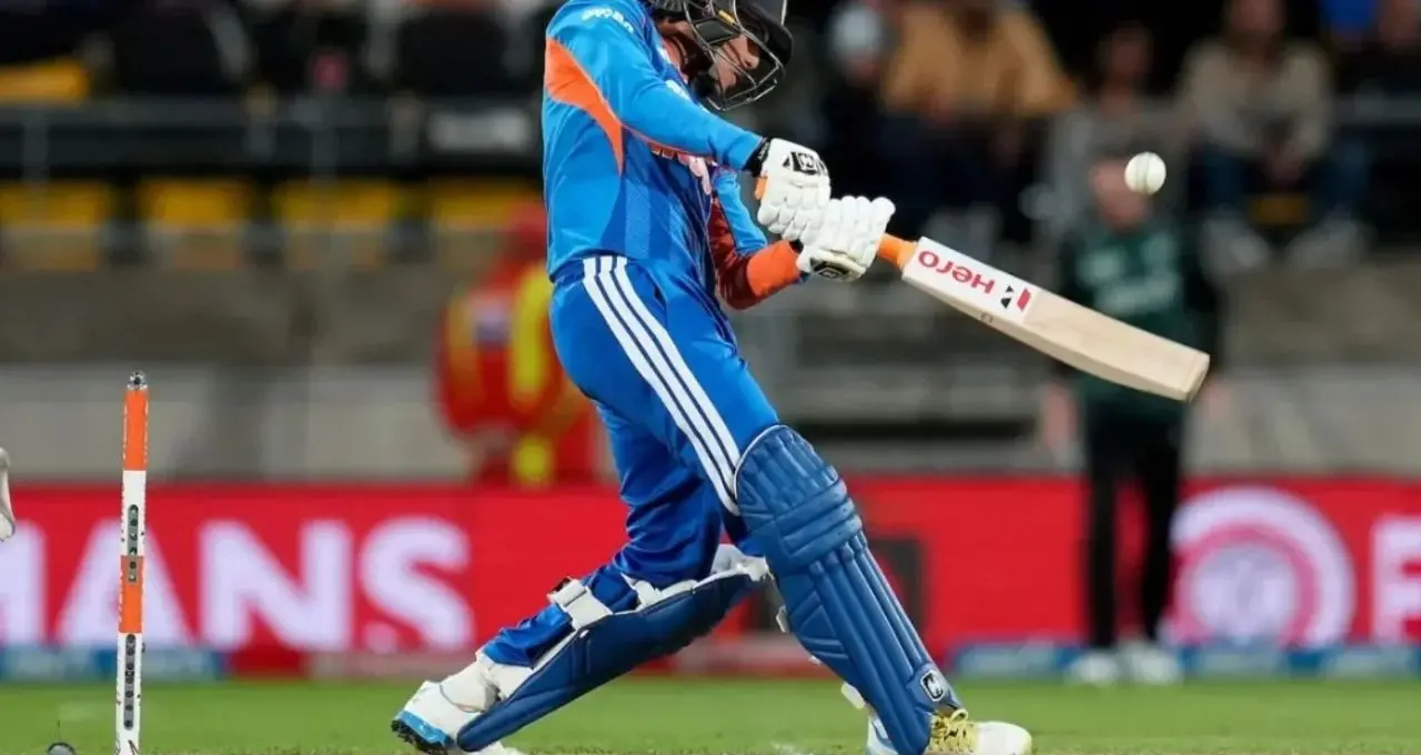 Abhishek Sharma Breaks Virat Kohli's Record: বিরাট কোহলির রেকর্ড ভেঙে ইতিহাস অভিষেক শর্মার! ৩৮ বলেই বিধ্বংসী সেঞ্চুরি, কাঁপল ক্রিকেট দুনিয়া

