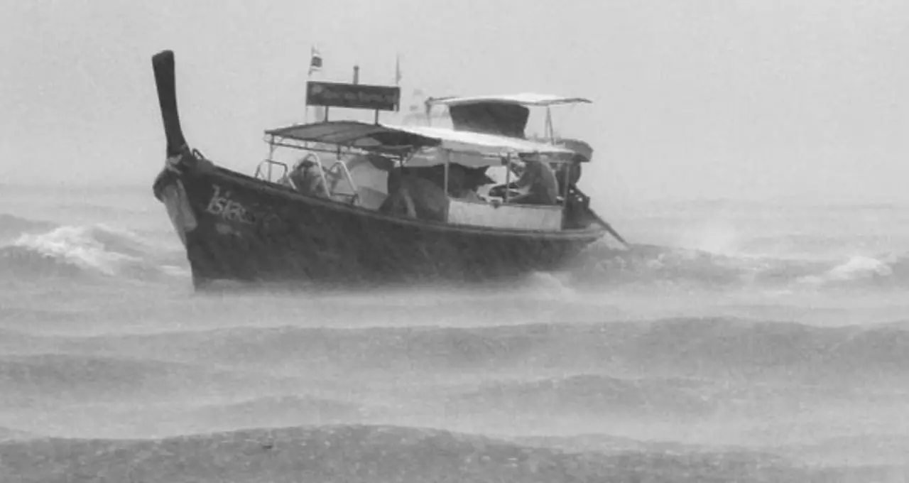 Cyclone Arnab Weather Update: বাংলায় অর্ণবের প্রভাব কতটা? বাড়ল তাপমাত্রা, আগামীকাল কোন কোন জেলায় বৃষ্টি, কবে পড়বে জাঁকিয়ে শীত?
