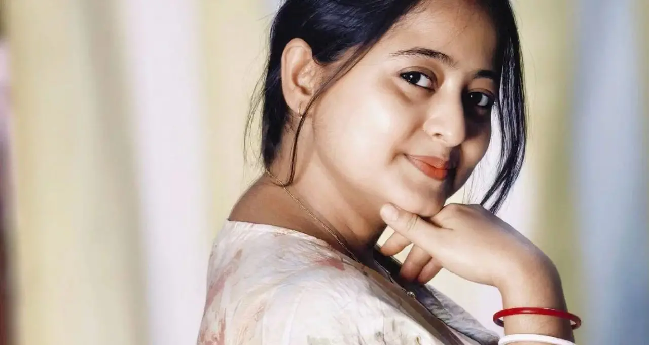 Anushree Biswas: দ্বিতীয় সন্তান জন্মের পর ICU-তে অনুশ্রী বিশ্বাস! কে এই জনপ্রিয় বাঙালি ইনফ্লুয়েন্সার, কী ধরনের ভিডিও বানান তিনি?