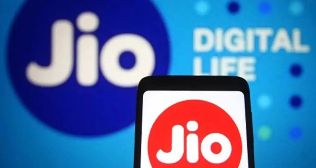 Jio Recharge Plan: মাত্র ৩১৯ টাকায় পুরো মাসের ভ্যালিডিটি! প্রতিদিন ১.৫ জিবি ডেটা, আনলিমিটেড কলিংয়ের সঙ্গে মিলছে Google Gemini Pro-র সুবিধা
