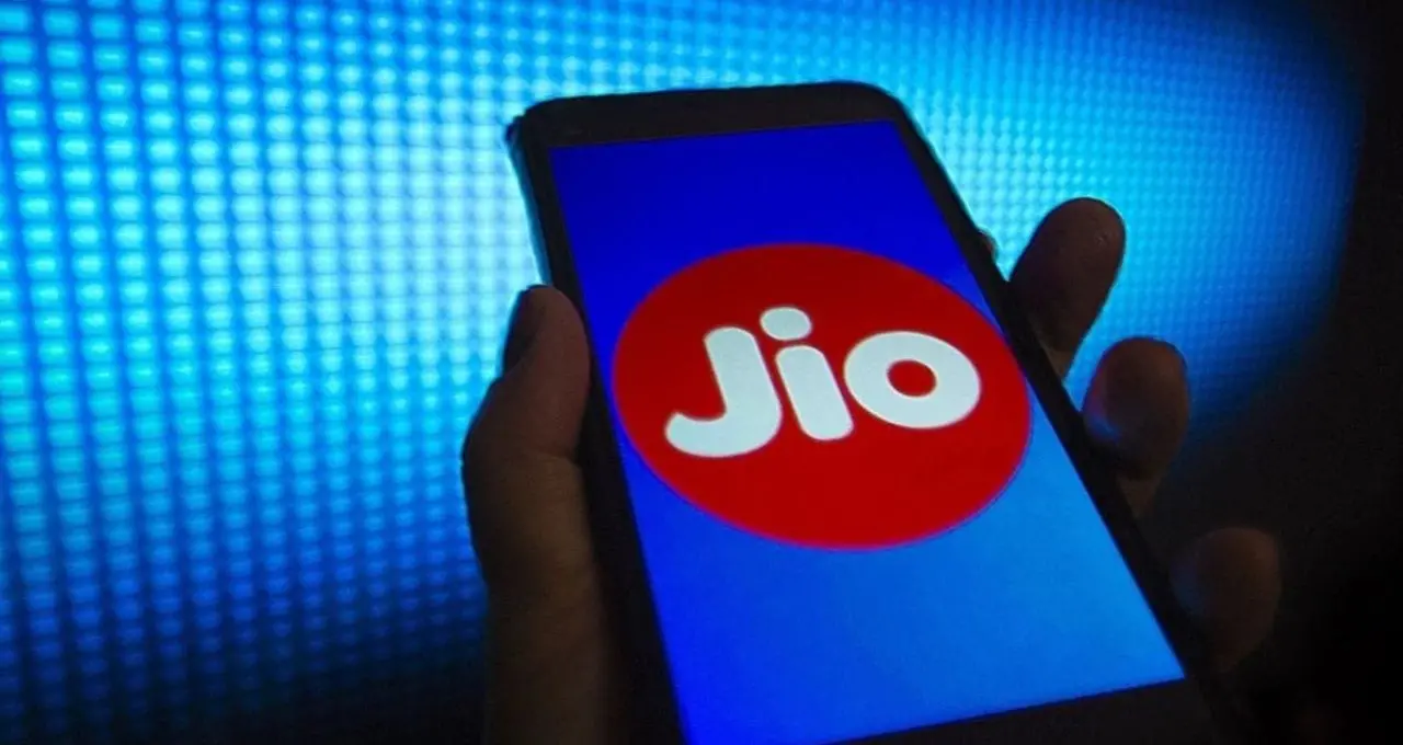 Jio Recharge Plan: মাত্র ৩১৯ টাকায় পুরো মাসের ভ্যালিডিটি! প্রতিদিন ১.৫ জিবি ডেটা, আনলিমিটেড কলিংয়ের সঙ্গে মিলছে Google Gemini Pro-র সুবিধা
