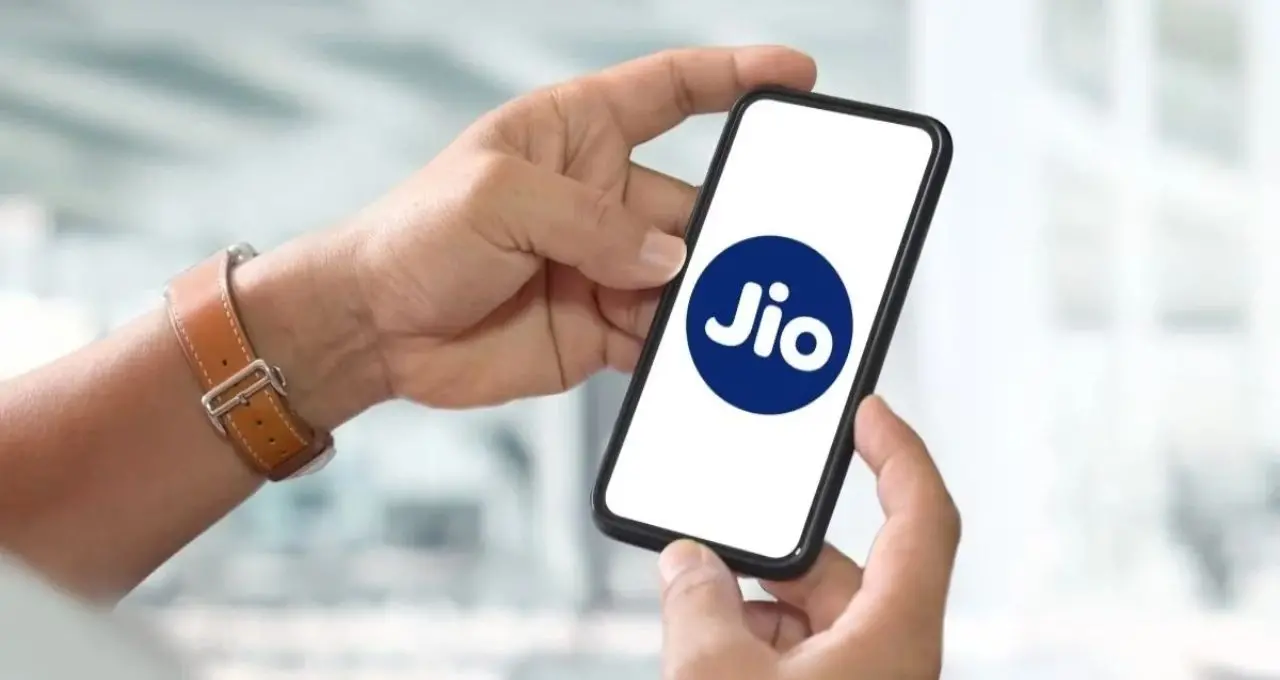 Jio Recharge Plan: মাত্র ৩১৯ টাকায় পুরো মাসের ভ্যালিডিটি! প্রতিদিন ১.৫ জিবি ডেটা, আনলিমিটেড কলিংয়ের সঙ্গে মিলছে Google Gemini Pro-র সুবিধা
