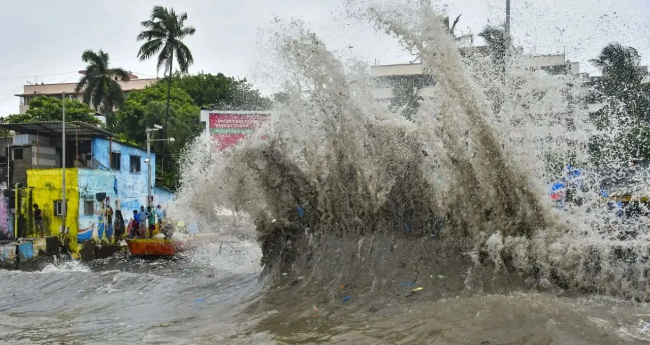 Weather Update: बिहार में आज भारी बारिश की चेतावनी, यूपी-दिल्ली समेत कई राज्यों में आंधी के आसार
