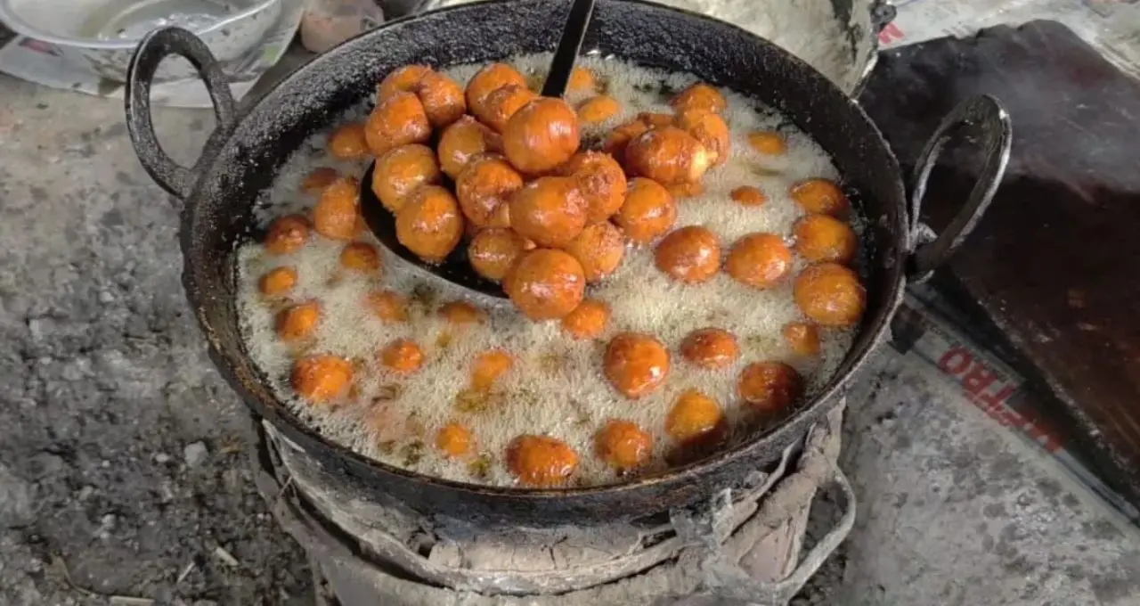 Gulgula Sweet Recipe: বাইরে মুচমুচে, ভিতরে তুলতুলে! আটা-চিনি দিয়েই বাড়িতে বানান গ্রাম বাংলার জনপ্রিয় গুলগুলা, কালীপুজোয় মা কালীর ভোগেও দিতে পারেন
