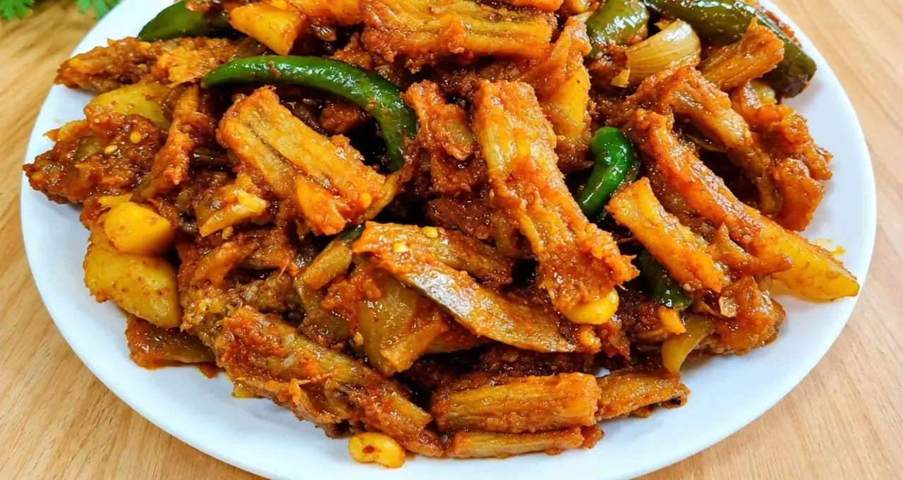 Shutki Fish Recipe: শীতের দুপুরে গরম ভাতের সঙ্গে চাই জমজমাট শুঁটকি! উত্তরবঙ্গের ৪ রকমের দুর্দান্ত পদ, স্বাদে মন ভরবে
