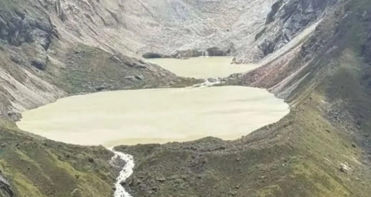 Bhutan Flash Flood: ভুটানে হিমবাহ হ্রদ ফেটে ভয়াবহ হড়পা বান! সংকোশ নদীতে বাড়ছে জলের স্রোত, আলিপুরদুয়ার-জলপাইগুড়িতে রেড অ্যালার্ট, আতঙ্কে সীমান্তবর্তী 