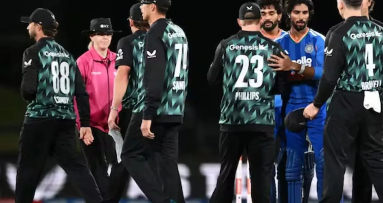  ঘরের মাঠ, চেনা পিচ, আবহাওয়ার সুবিধা—সবই নিউজিল্যান্ডের পক্ষে! তবু ভারতের কাছে টানা ৩ ম্যাচে হার, চতুর্থ টি-টোয়েন্টিতেও কি হোয়াইটওয়াশের পথে কিউয়িরা?
