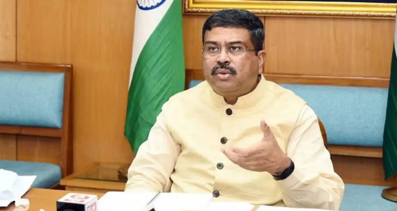 Karnataka SIR: करीब एक करोड़ मतदाता घटे, धर्मेंद्र प्रधान ने राहुल गांधी से पूछा सवाल, कांग्रेस पर निशाना
