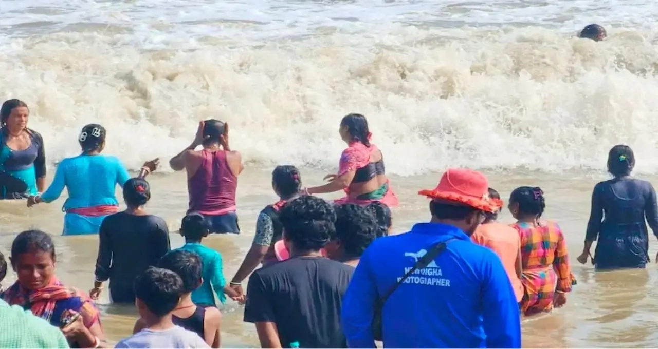 IMD Weather Forecast: সপ্তাহান্তে কলকাতা-সহ দক্ষিণবঙ্গের একাধিক জেলায় বৃষ্টি ও ঝোড়ো হাওয়ার পূর্বাভাস! সোমবার থেকে কি বদলাবে আবহাওয়া? জানাল হাওয়া অফিস
