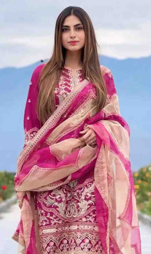फरहाना भट्ट का खामेनेई पर रिएक्शन, सोशल मीडिया पर ट्रोलिंग का तांडव