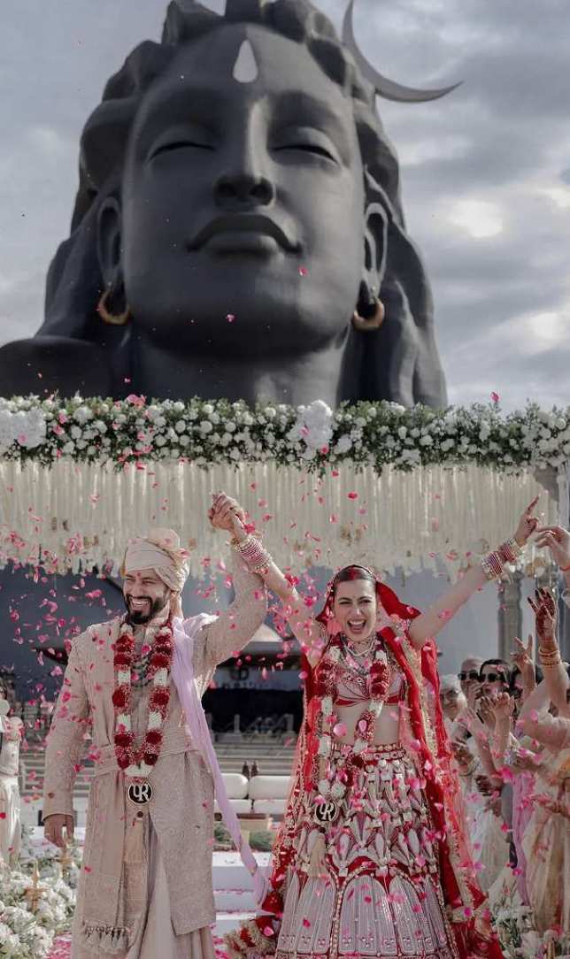 बिग बॉस फेम पलक पुरस्वानी की ड्रीमी वेडिंग, आदियोगी के सामने लिए सात फेरे