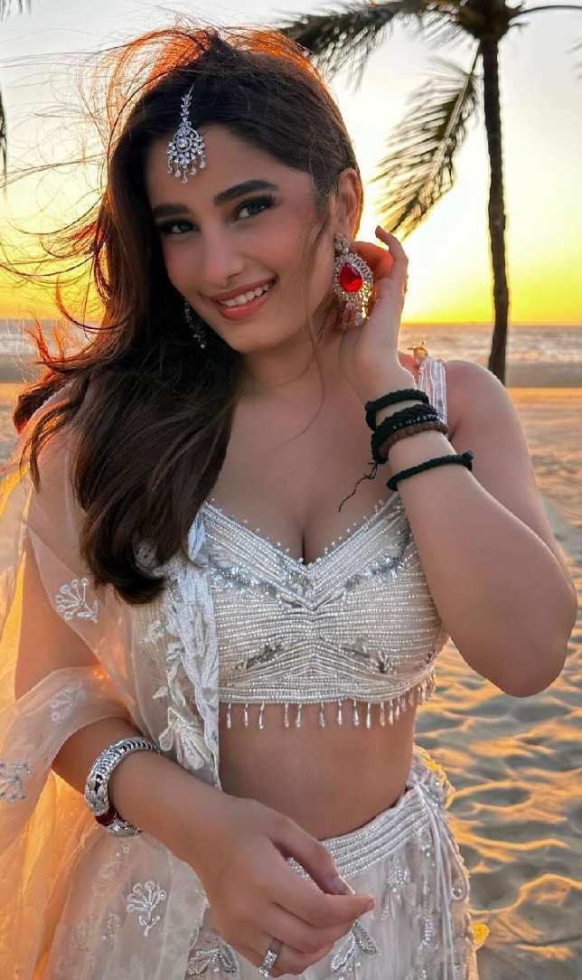 रवीना टंडन की बेटी राशा थडानी का टॉलीवुड डेब्यू, BTS तस्वीरों ने बढ़ाया क्रेज