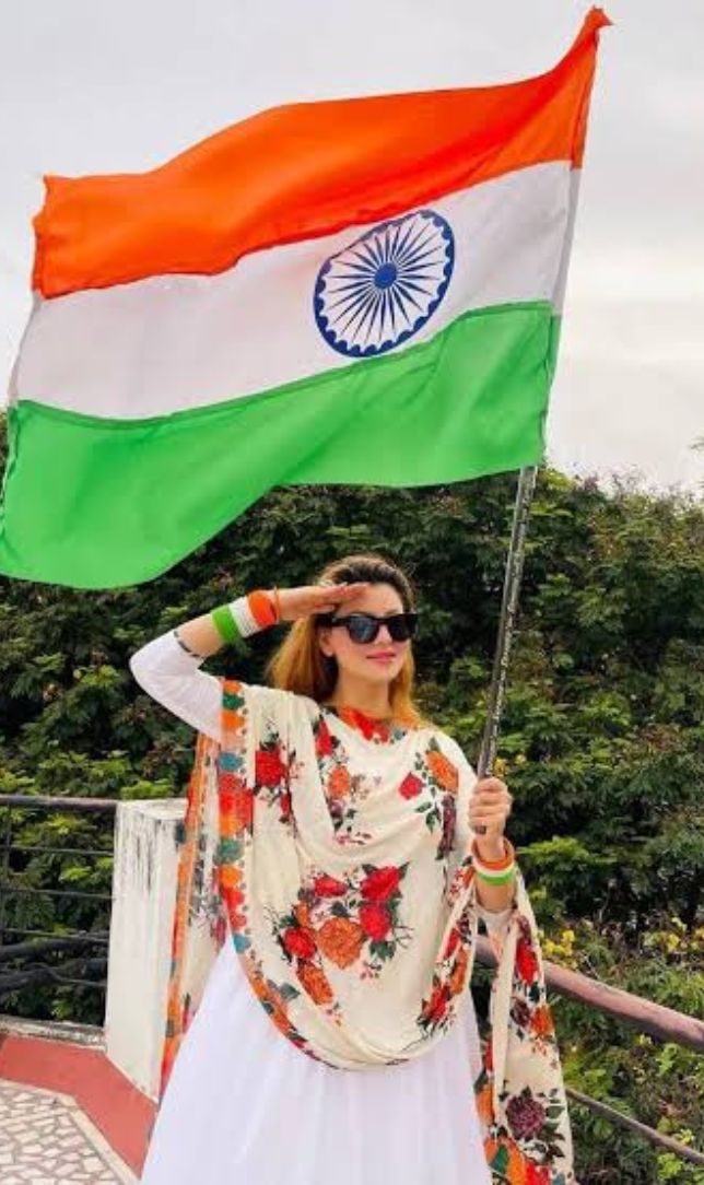 15 अगस्त पर दिखेंगी सबसे स्टाइलिश, तिरंगा आउटफिट्स से सजाएं अपना लुक