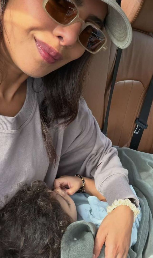 मालती मैरी ने नाना की तस्वीर के सामने जोड़े हाथ, प्रियंका ने शेयर कीं दिल छू लेने वाली फोटोज
