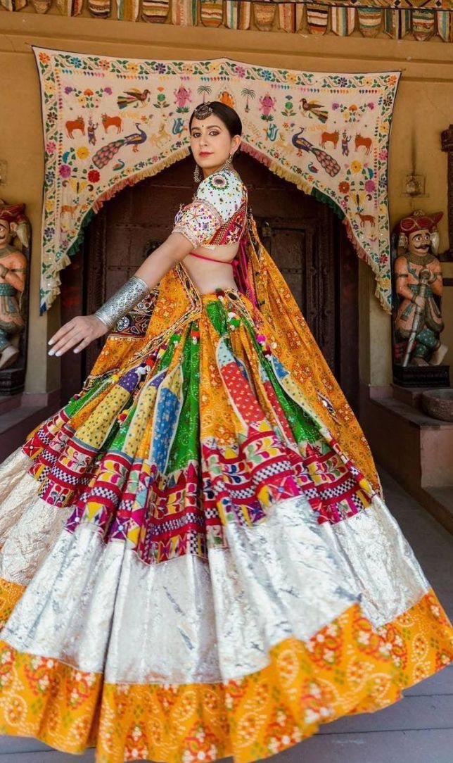 Garba Outfit Ideas: नवरात्रि के पांचवें दिन छा जाएगा आपका लुक
